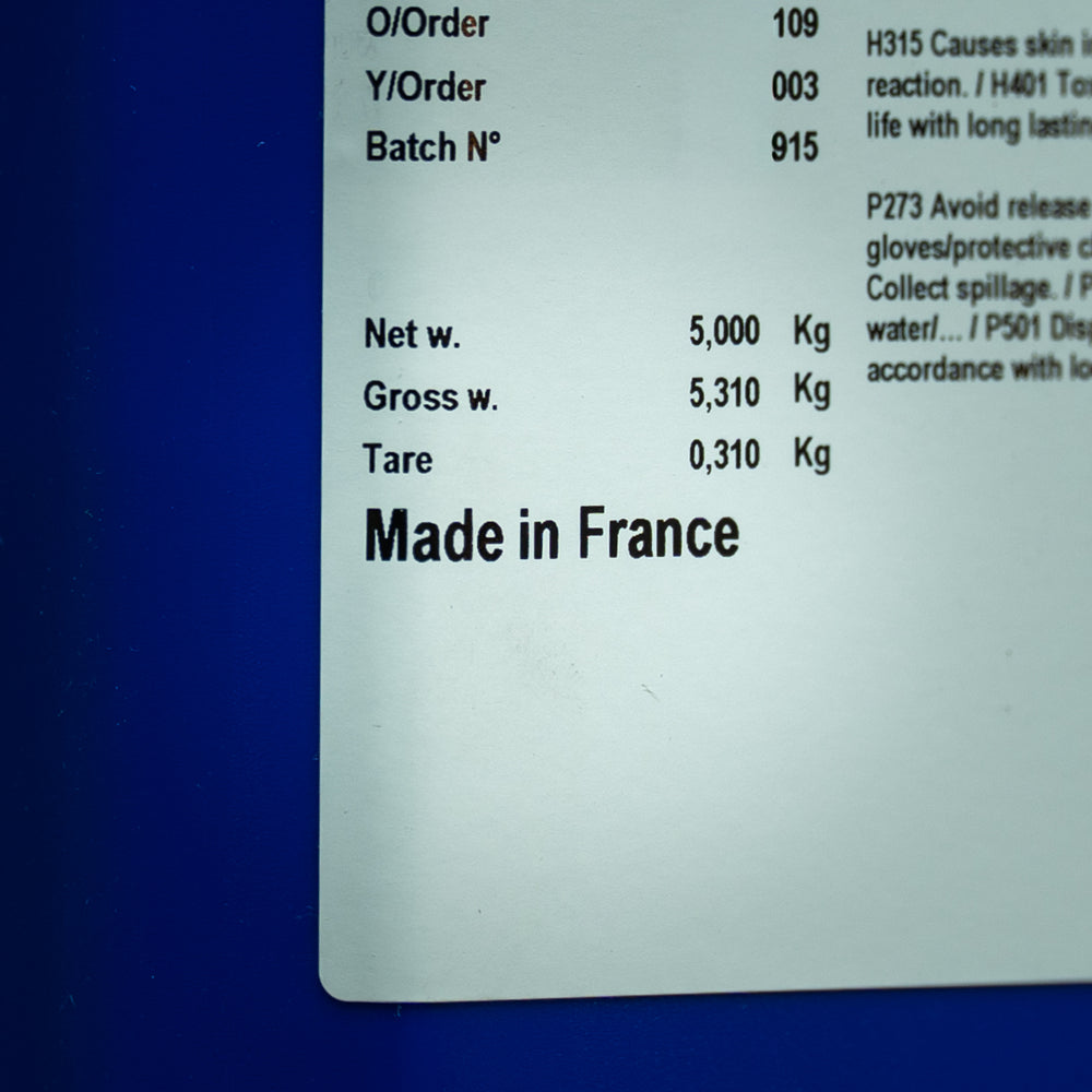 Label showing Made in France text on a fragrance ingredient container — representing LeScent’s use of premium French perfume oils.